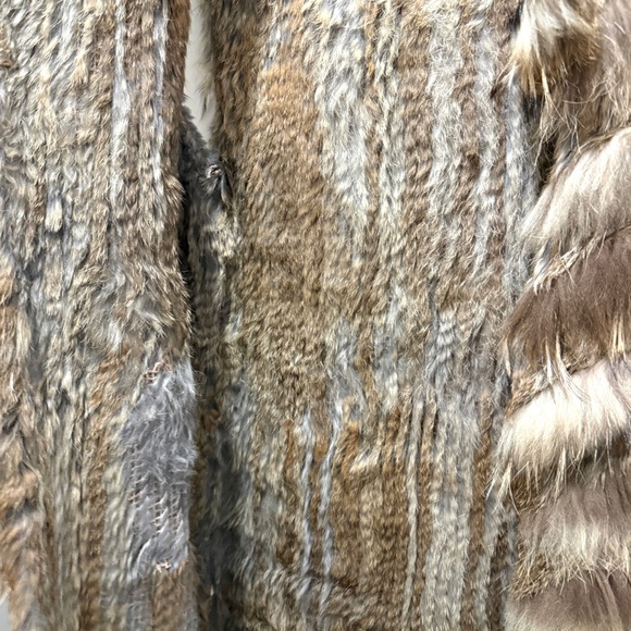 Women's Rabbit and Racoon Fur Vest - Picture 3 of 9